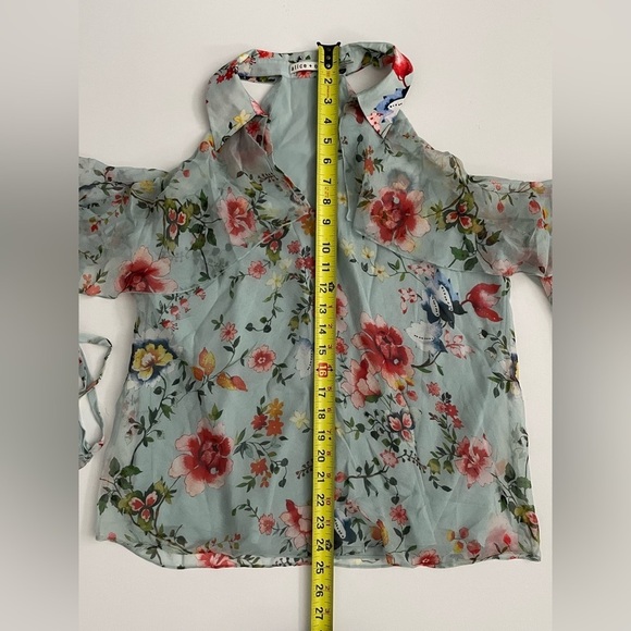 ALICE + OLIVIA BLAYNE FLORAL COLD SHOULDER SILK TOP FLORAL SOIREE DUSTY AQUA M - Picture 6 of 9